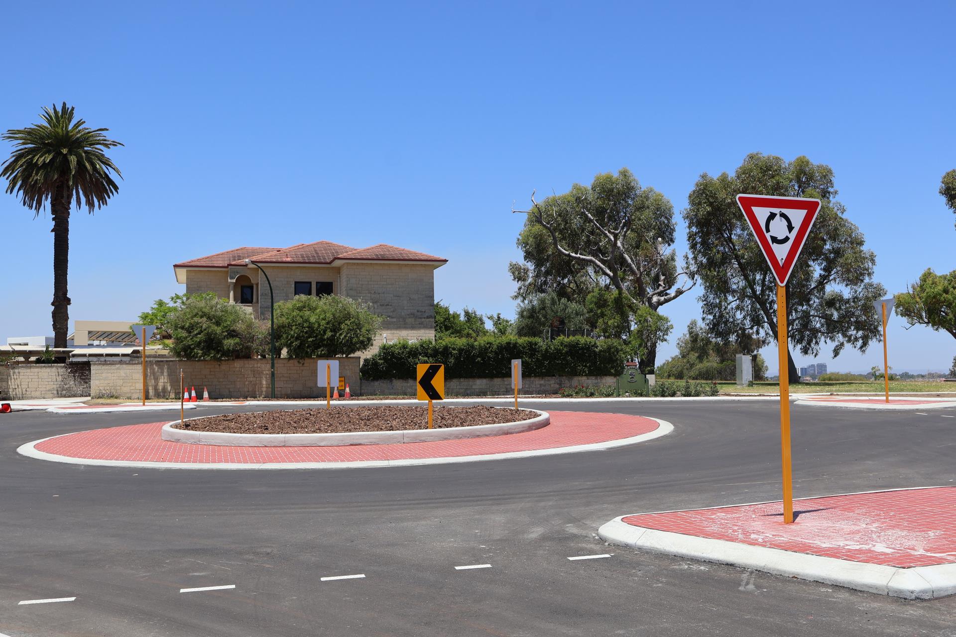 The Avenue Roundabout Open Ahead of Schedule